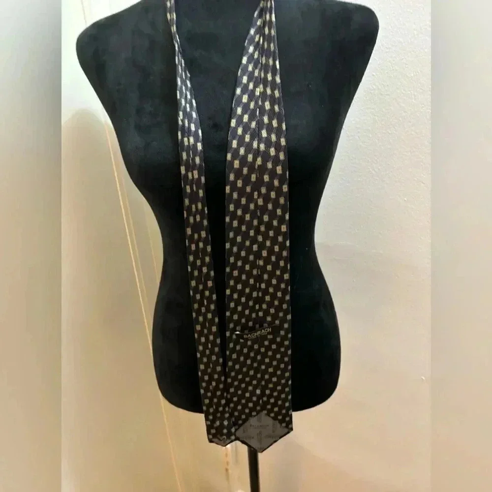 Bachrach Men’s Tie-great condition-100% silk